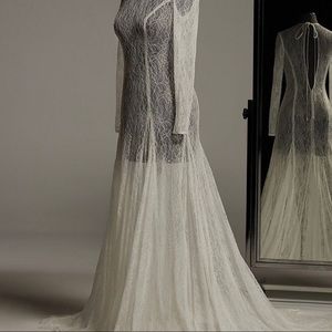 WHITE BY VERA WANG LONG SLEEVE LACE OVERDRESS